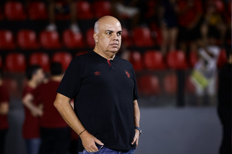 'Ilha 40 graus! Bastidores do Sport fervem no ltimo dia para inscrio de chapas para a eleio'