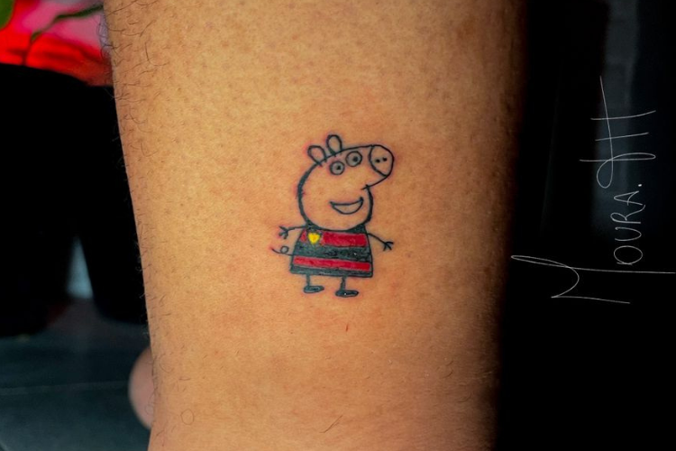 Tatuagem da Peppa e raspar a cabea: torcedor do Sport cumpre promessas por acesso  Srie A
