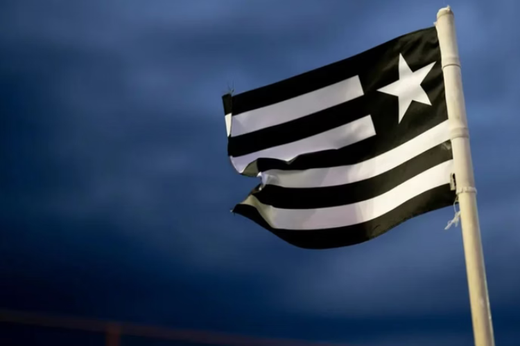 Ataque a tiros deixa dois mortos em festa de ttulo do Botafogo no RJ