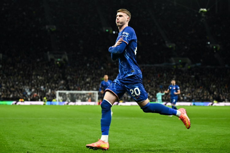 Chelsea vence clssico com Tottenham e se aproxima da liderana; Arsenal empata