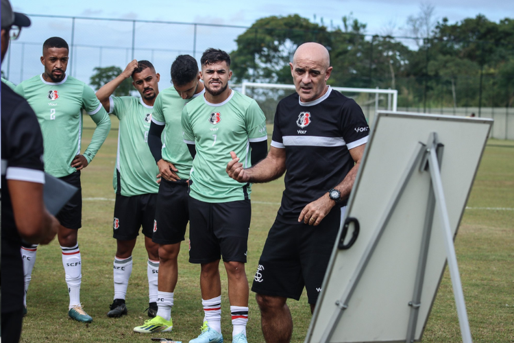 Beto Lago: 'O Santa Cruz est em reconstruo para se reerguer e voltar a ser o Terror do Nordeste'