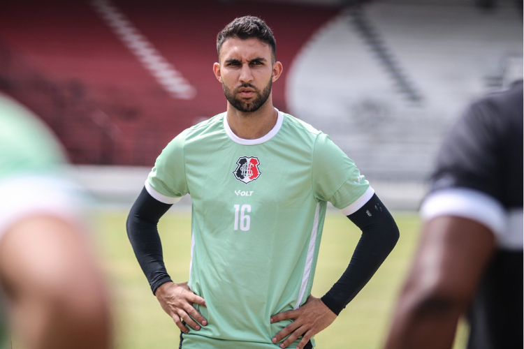 Embora seja incio de pr-temporada, Henrique Lordelo revela 'cobrana' por resultados no Santa Cruz