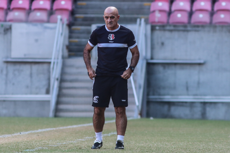 Tcnico do Santa Cruz lamenta cancelamento de amistosos: 'A pr-temporada est bem prejudicada'