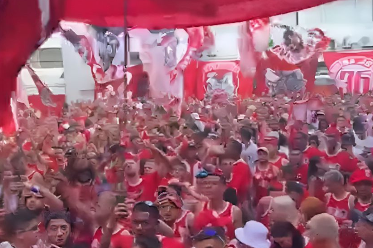 Principal torcida organizada do Nutico comemora aniversrio na sede do clube