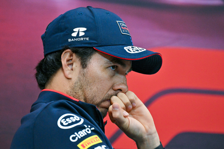  Red Bull anuncia sada do piloto mexicano Sergio Prez