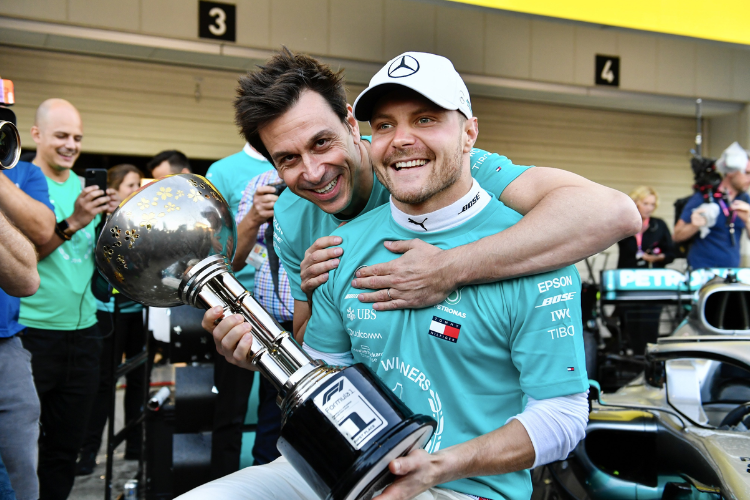 Ele est de volta! Mercedes anuncia retorno de Valtteri Bottas