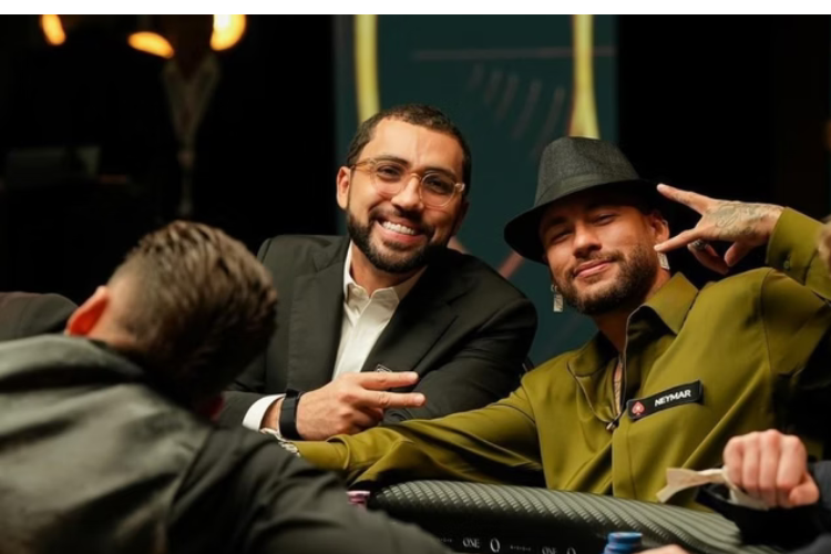 Neymar fatura R$ 70 mil em torneio de pquer festivo com seu nome