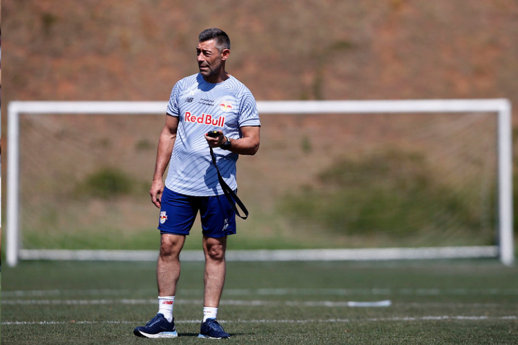 Santos anuncia chegada de Pedro Caixinha, ex-treinador do Bragantino