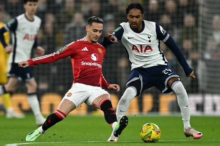 Vai ou fica? Antony  alvo de clubes e pode deixar Manchester United