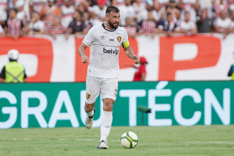 Aps atingir metas contratuais, Sport renova contrato de Luciano Castn at o final de 2025