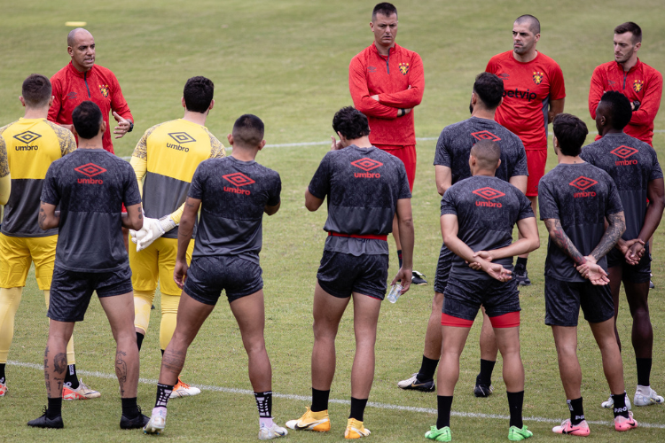 Lo Medrado: 'O Sport precisa de um time inteiro para no passar vexame em 2025'