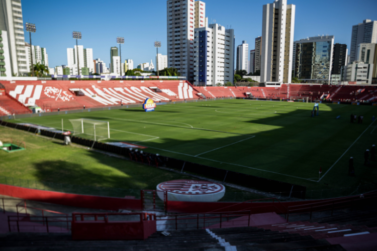 Amistoso entre Nutico e Campinense nos Aflitos ser sem a presena de pblico