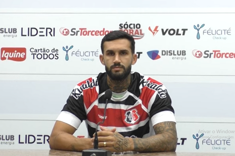 Zagueiro Michel Bennech  apresentado pelo Santa Cruz e revela: 'No pensei duas vezes quando Itamar ligou'