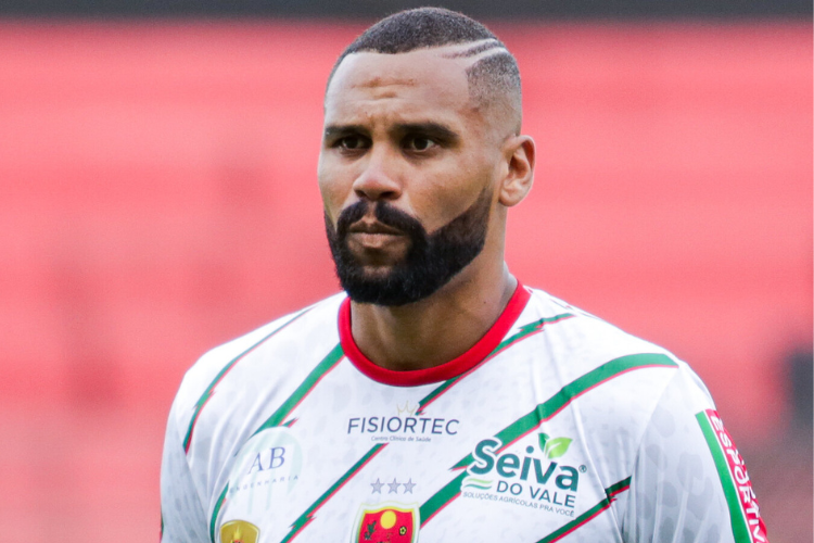 Ex-Petrolina, atacante Everton Felipe faz testes no Santa Cruz e deve ser oficializado como reforo