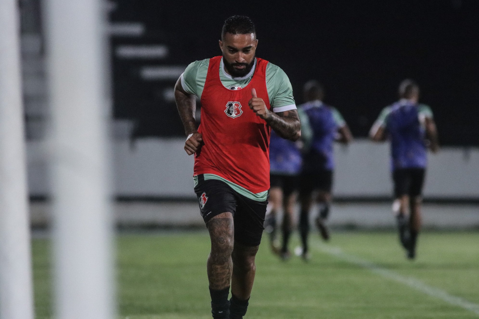 Rafinha  apresentado e exalta o Santa Cruz: 'Qualquer jogador quer vestir essa camisa'