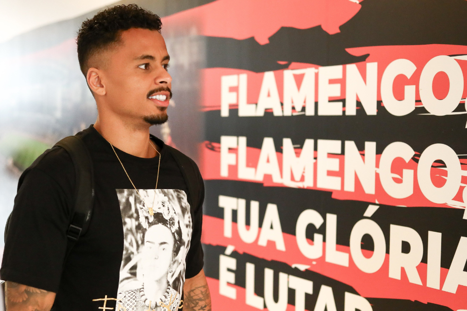 Ex-mulher de Allan, do Flamengo, registra BO por violncia domstica contra o jogador