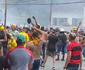 Flagrados em brigas de organizadas de Sport e Santa, dois homens com tornozeleira eletrnica so levados de volta  priso