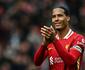 Liverpool encerra expectativa e estende contrato de Van Dijk