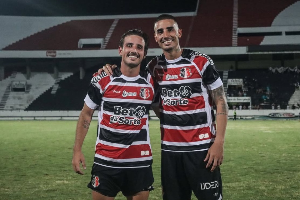  Gabriel Galhardo celebra gol do irmo Thiago pelo Santa Cruz: 'Bom compartilhar esse momento com voc'