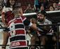 Thiago Galhardo homenageia torcedor smbolo e celebra com cadeirantes triunfo do Santa Cruz