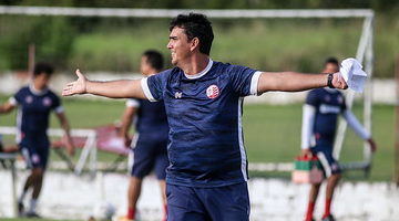 Dudu Capixaba é recontratado 22 dias após demissão do time - Foto: Tiago Caldas/CNC