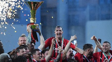 Milan derrota o Sassuolo e é campeão italiano pela 19ª vez - Foto: Tiziana FABI / AFP